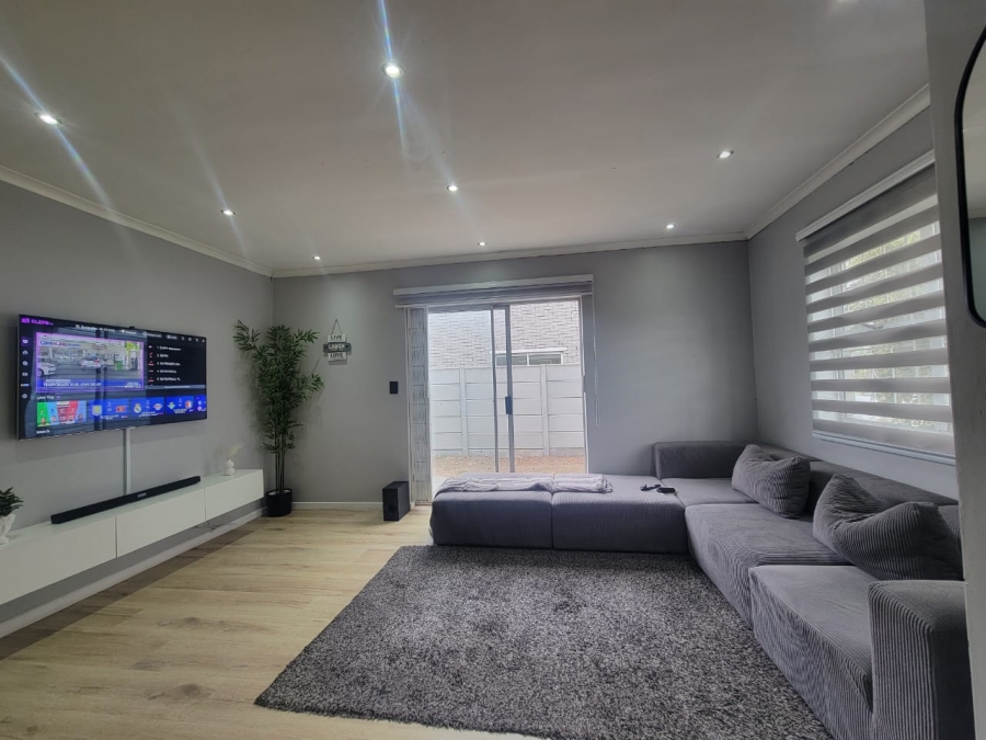 To Let 3 Bedroom Property for Rent in Des Hampden Western Cape